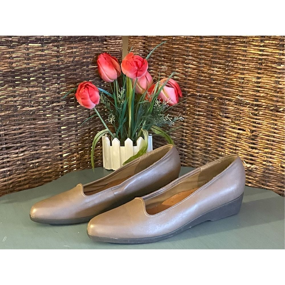 Easy Spirits Women Heeled Casual Shoes Beige Size 8